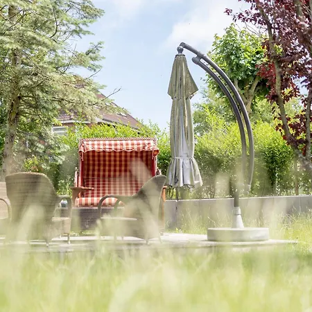 Else In Der 'stranddistel' * Langeoog